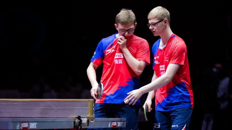Alexis-et-Felix-Lebrun-lors-des-Mondiaux-de-tennis-de-table-en-mai-2025-2086761.jpg