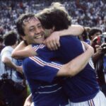 Bernard-Lacombe-et-Luis-Fernandez-lors-de-la-finale-de-l-Euro-1984-remportee-par-l-equipe-de-France.jpeg