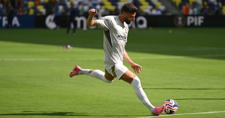 GIROUD.jpg