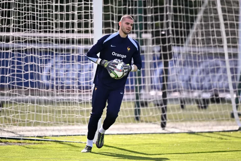 Lucas-Chevalier-harcele-par-MAnhester-United-©Alamy.webp.webp