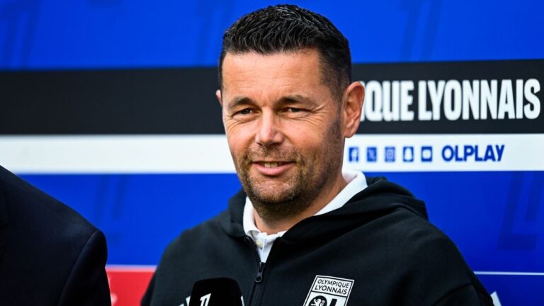 Pierre-Sage-tout-sourire-en-interview.jpg