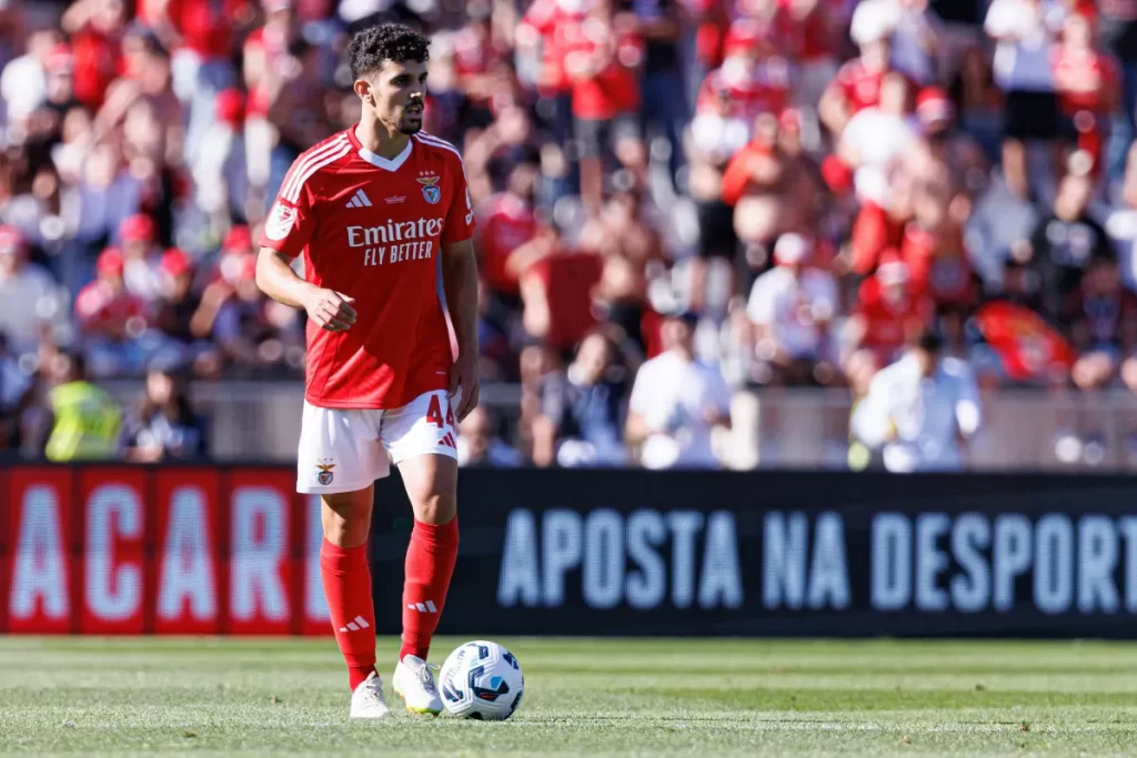 Tomas-Araujo-sous-le-maillot-de-Benfica-@Alamy.webp.webp