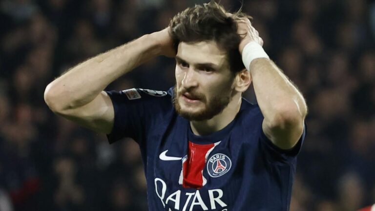kvara-psg-main-tete.jpg