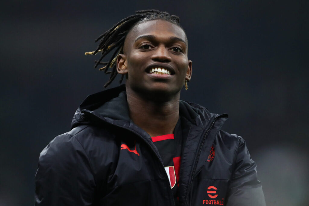 rafael-leao-milan-vers-premier-league-scaled-e1751097207543.jpg