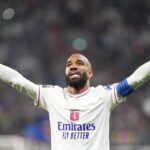 1200-L-alexandre-lacazette-signe-officiellement-en-arabie-saoudite.jpg