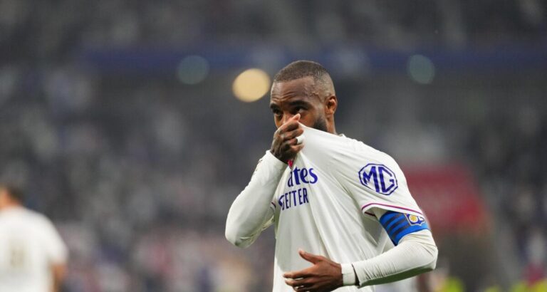 1200-L-ol-le-nouveau-message-touchant-de-lacazette-deux-normes-dparts-en-vue.jpg