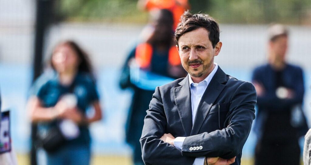 1200-L-om-un-historique-du-club-prend-la-porte.jpg