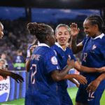 Euro-feminin-de-football-2025-Les-Bleues-se-font-peur-contre-lAngleterre-mais-reussissent-leur-entre.png