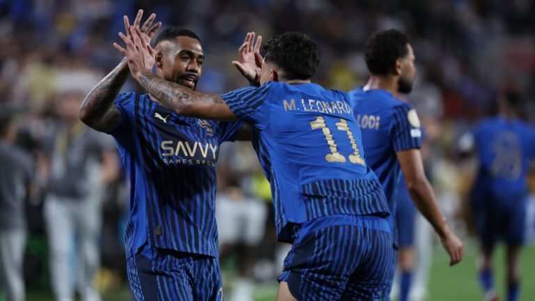 La-joie-de-Malcom-et-Marcos-Leonardo-lors-de-l-exploit-d-Al-Hilal-contre-Manchester-City-4-3-a-p-Cou.jpeg