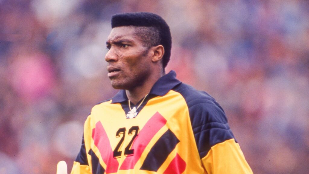 Le-gardien-de-but-du-Nigeria-Peter-Rufai-face-a-la-Zambie-lors-de-la-CAN-le-10-avril-1994-2106757.jp_.jpeg