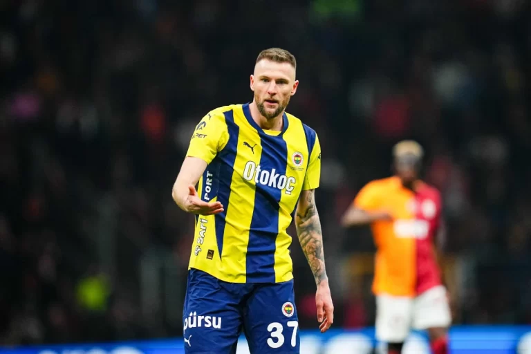 Milan-Skriniar-pourrait-ne-plus-revenir-en-France-et-rester-definitivement-au-Fenerbahce-©Alamy.webp.webp
