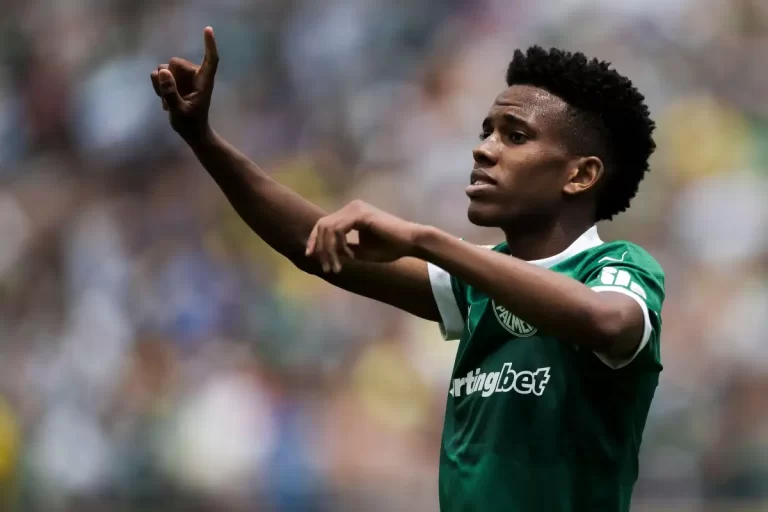Une-pepite-de-Chelsea-veut-rivaliser-avec-Lamine-Yamal-pour-le-Ballon-dOr-©Alamy.webp.webp