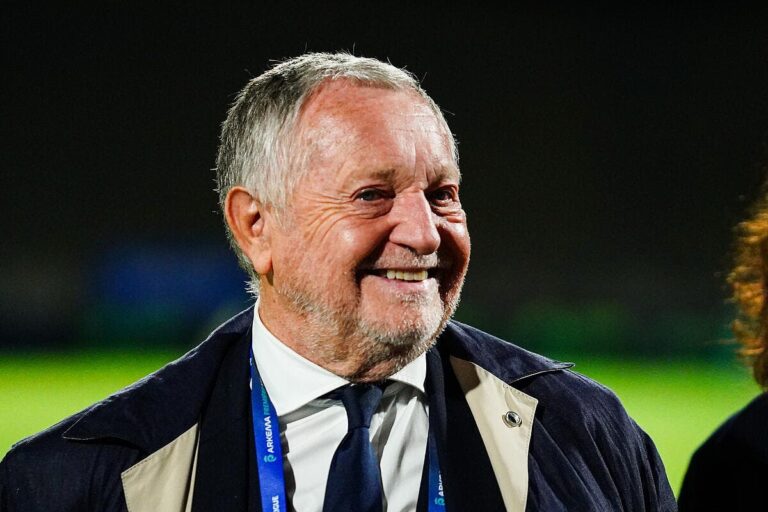 aulas-sort-le-chequier-et-devient-le-sauveur-lyonnais-aulas-54-395358.jpg
