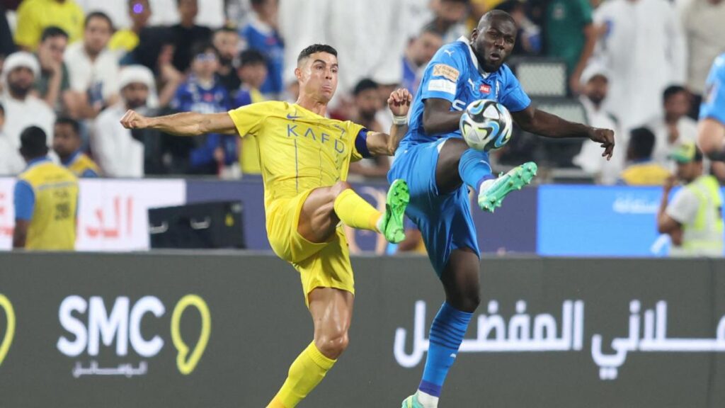 cristiano-ronaldo-kalidou-koulibaly-2324.jpg