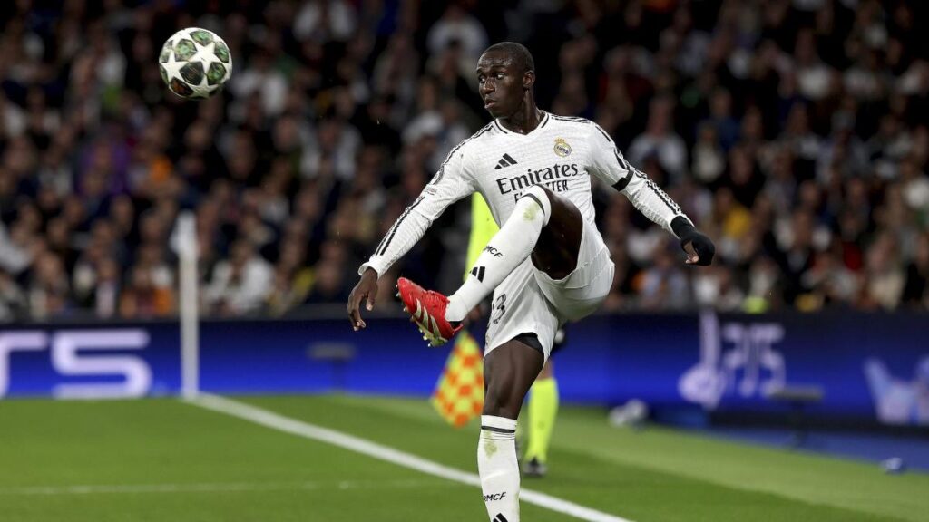 ferland-mendy-2425.jpg