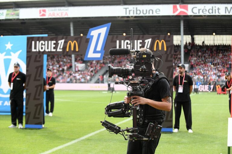 la-lfp-choisit-le-producteur-du-film-f1-pour-la-ligue-1-iconsport_237170_0416-395371.jpg