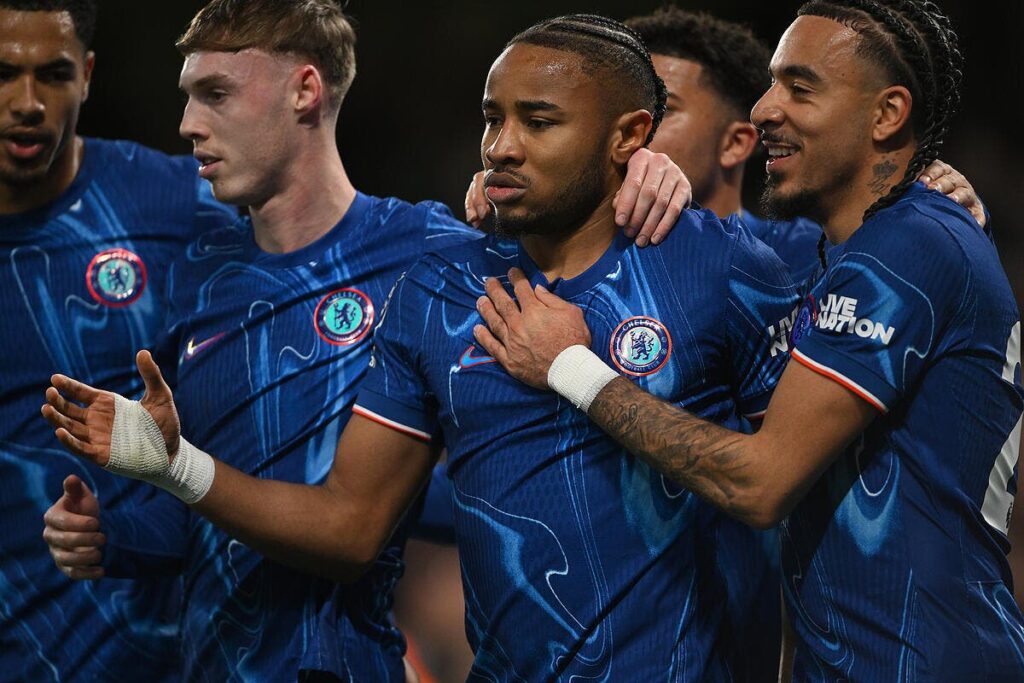 manchester-united-pose-40-millions-d-euros-pour-un-francais-iconsport_253240_0021-395310.jpg