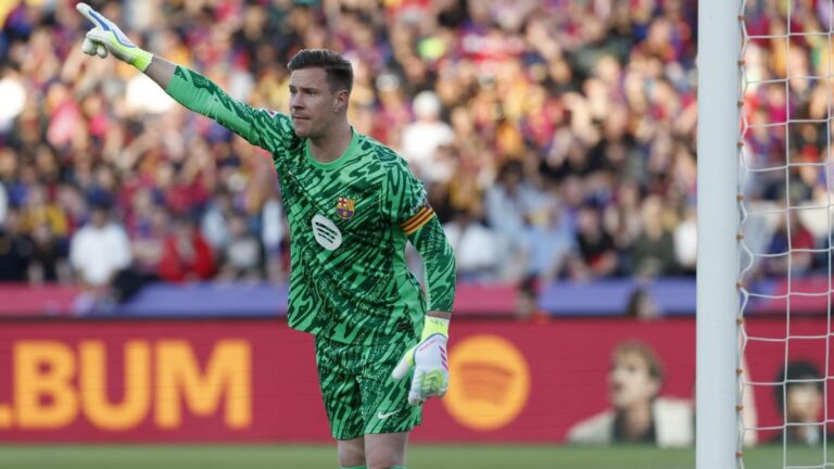 marc-andre-ter-stegen-2425-14.jpg