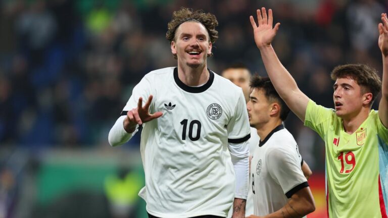 nick-woltemade-2425-im-dfb-trikot.jpg