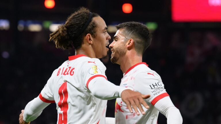 yussuf-poulsen-jubelt-mit-andre-silva-2425-679e659258322.jpg