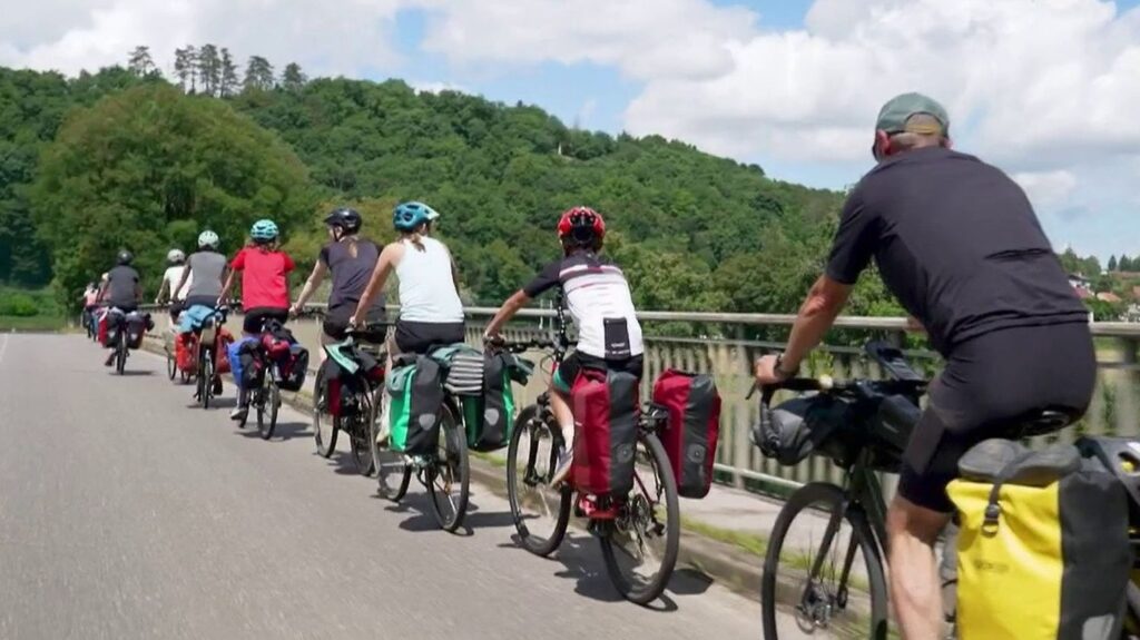 vacances-velo-20h-2208-68a8d936d6c99396242120.jpg